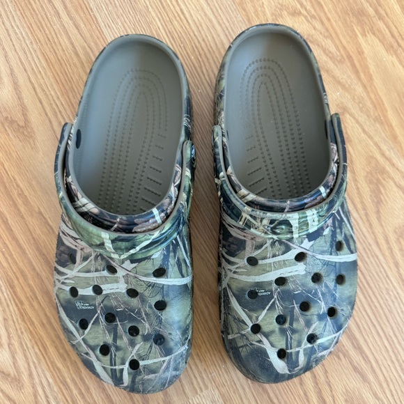 CROCS Other - Camo duck crocs sz 11